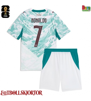 Portugal Cristiano Ronaldo #7 Borta Kläder Barn VM 2026 Kortärmad (+ Korta byxor)